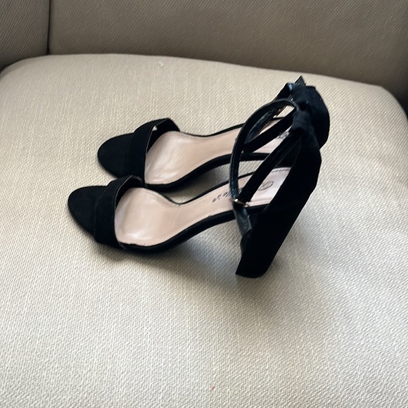 Heels - Picture 3 of 7